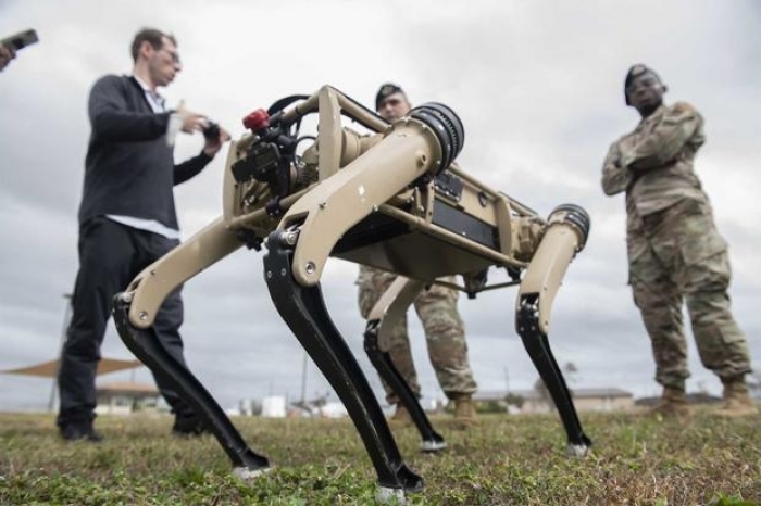   Döyüş robotları:  İnsanı əvəz edən avtomatik qurğular 