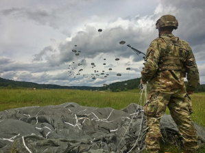 Amerika niyə zəif və dinc Avropaya üstünlük verir?